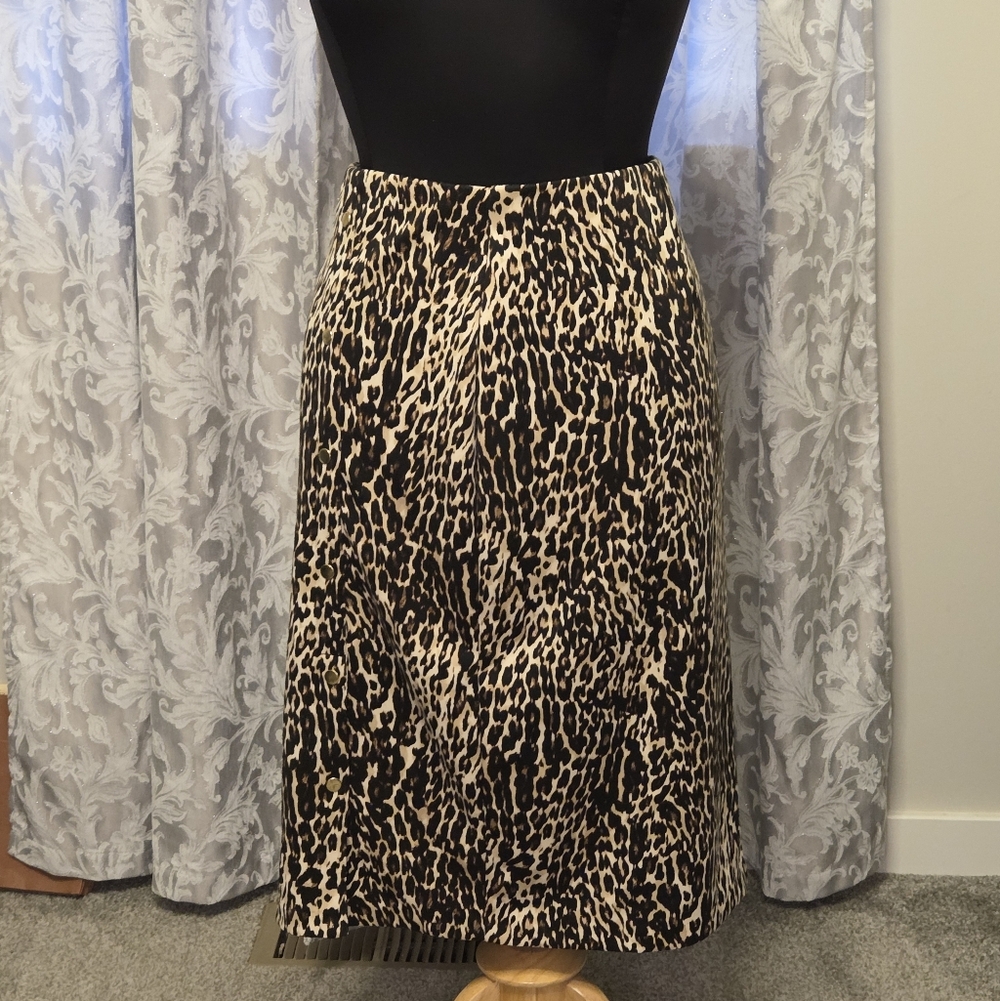 BOLD Elements Plus Size Leopard Print Skirt